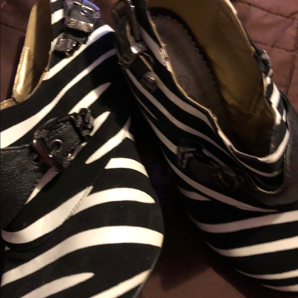 Shoes - Picture 3 of 3